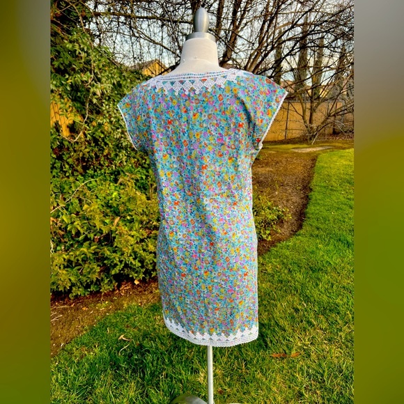 Floral Dress with White Accents - Picture 7 of 7